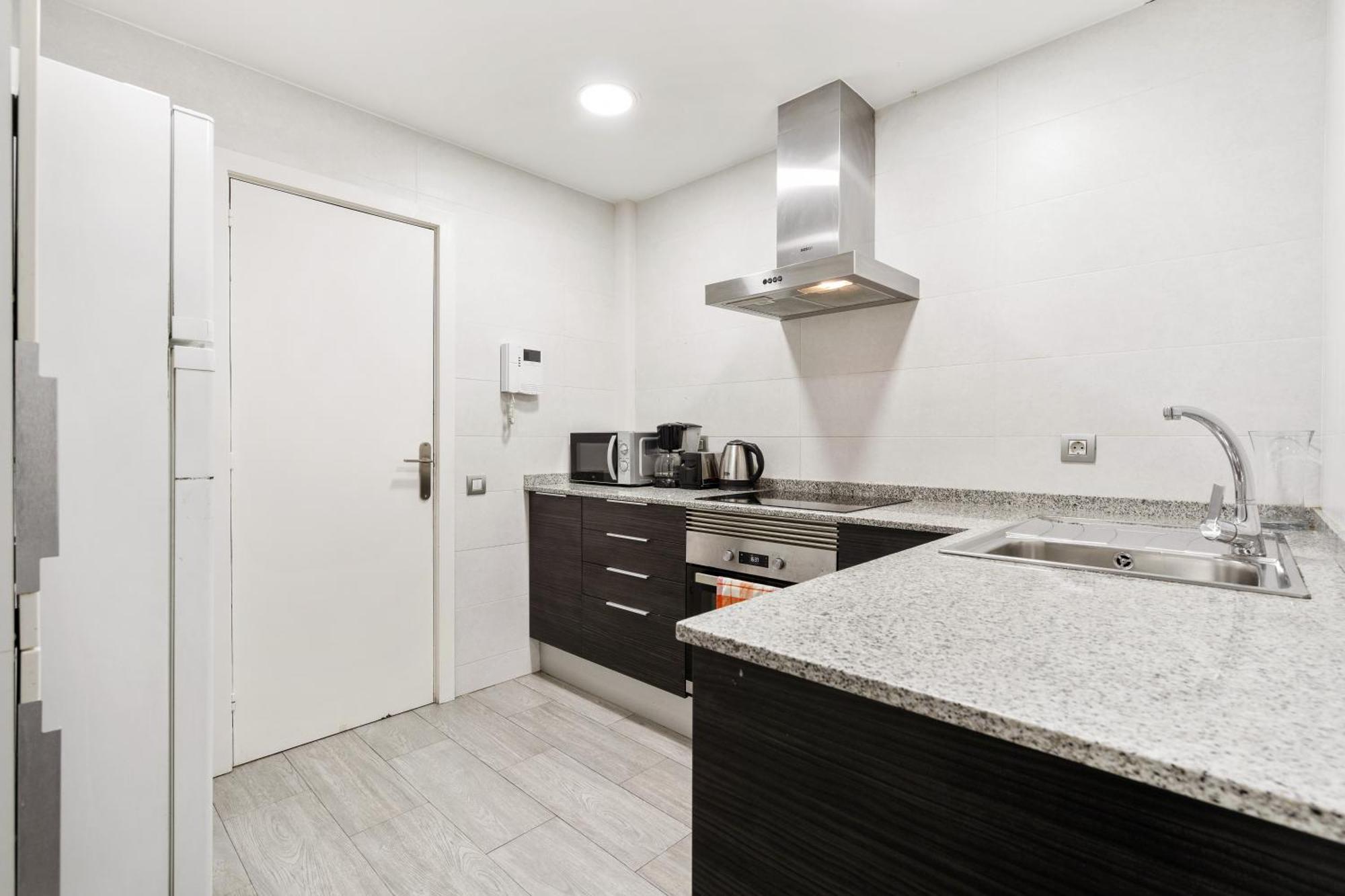 Sunlit Expansive Terrace, Ac & Outdoor Seating Apartament Barcelona